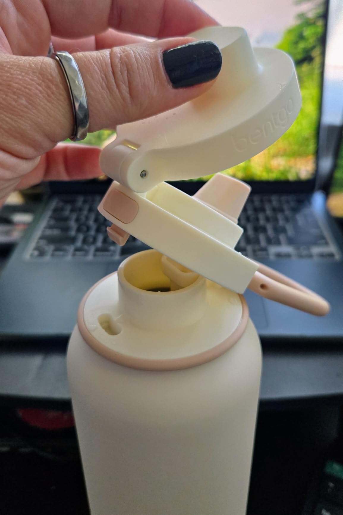 Keeps drinks cold, lid takes practice